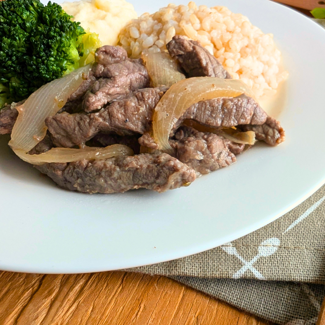 Steak with Caramelized Onions and Mashed Potatoes "S"